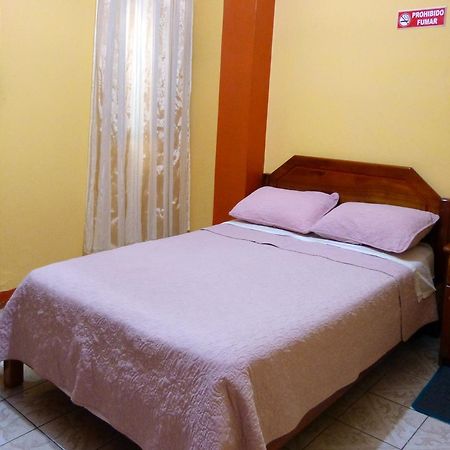 Hostal Leon Dormido 푸에르토 바케리조 모레노 외부 사진