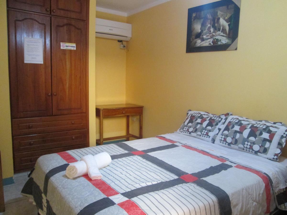 Hostal Leon Dormido 푸에르토 바케리조 모레노 외부 사진