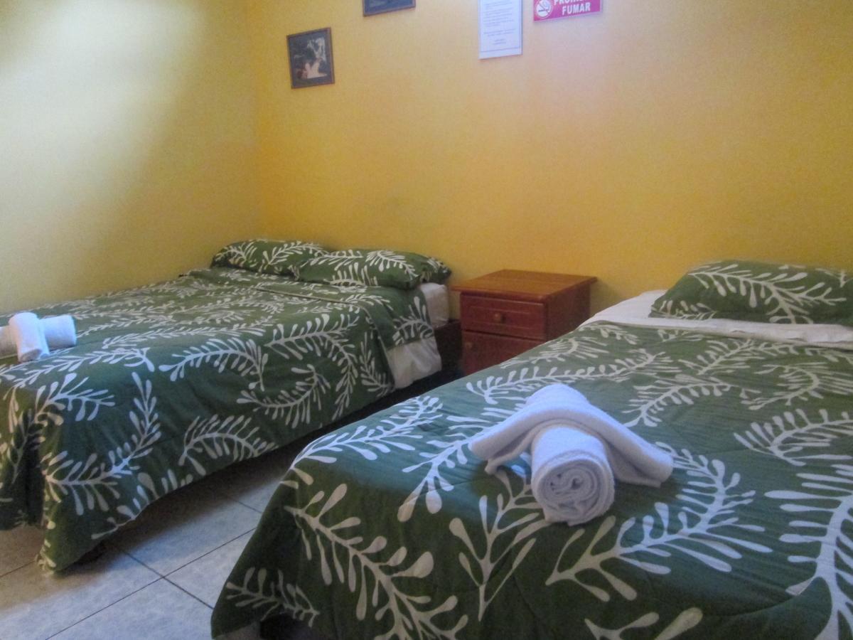 Hostal Leon Dormido 푸에르토 바케리조 모레노 외부 사진