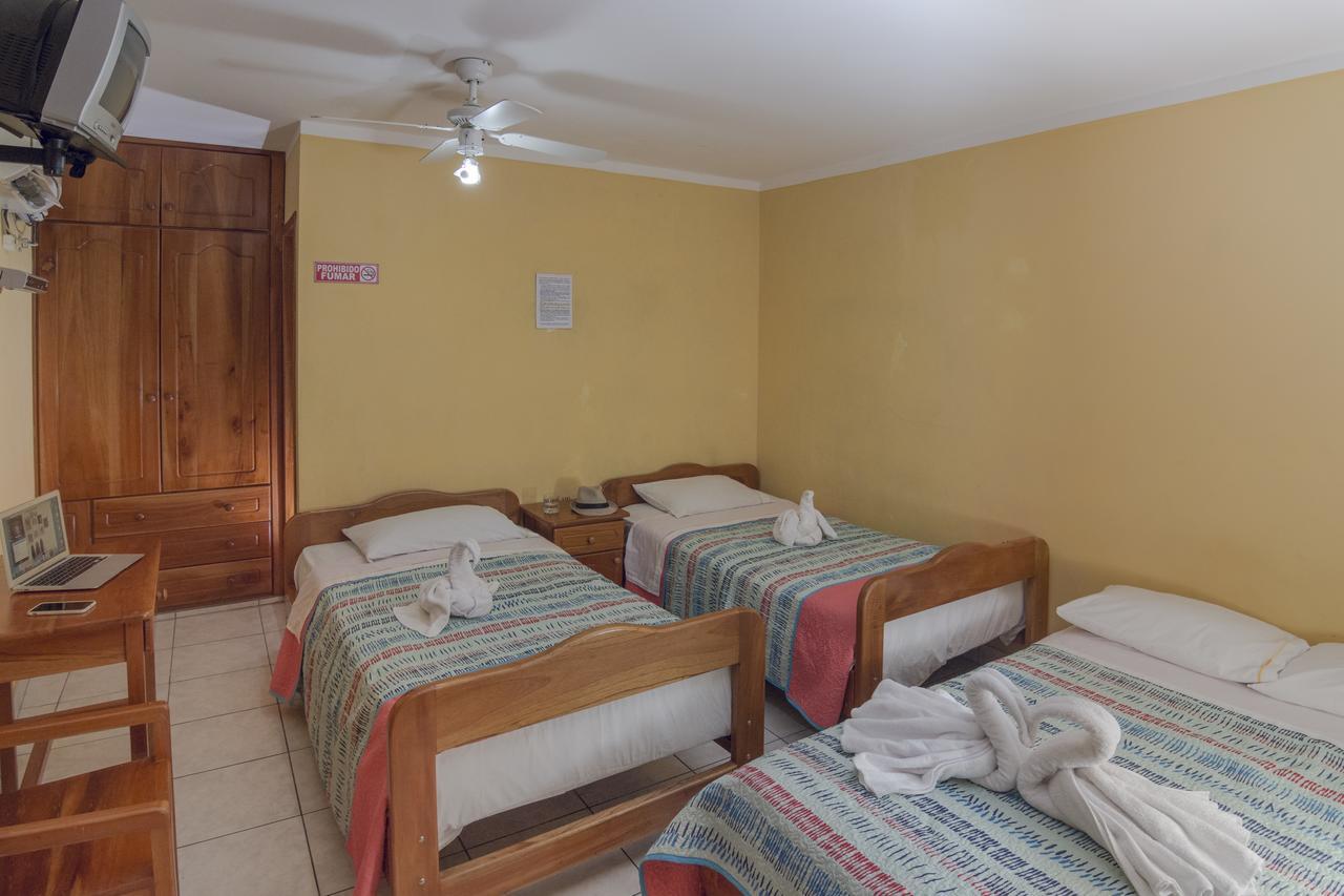 Hostal Leon Dormido 푸에르토 바케리조 모레노 외부 사진