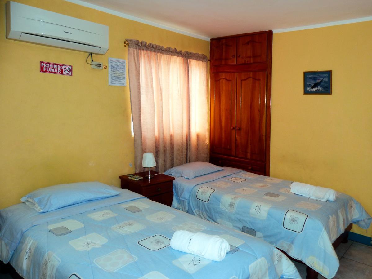 Hostal Leon Dormido 푸에르토 바케리조 모레노 외부 사진