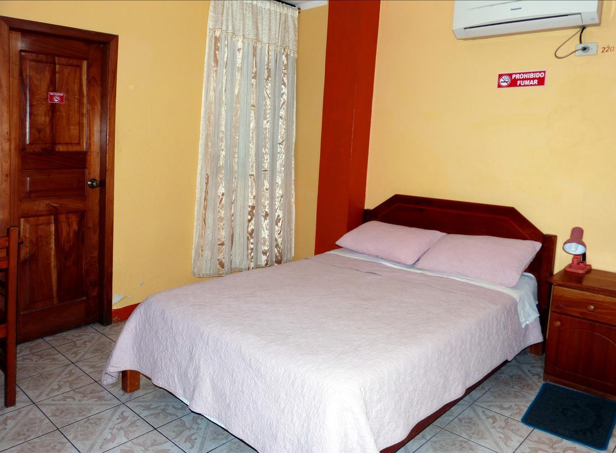 Hostal Leon Dormido 푸에르토 바케리조 모레노 외부 사진